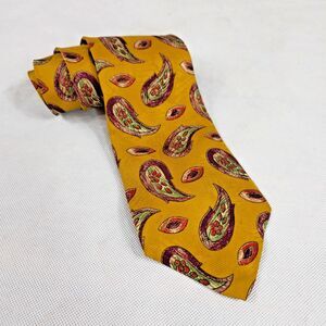 Vintage Burberrys Tie Mens Gold Paisley Silk Hand Sewn Made USA Classic Necktie